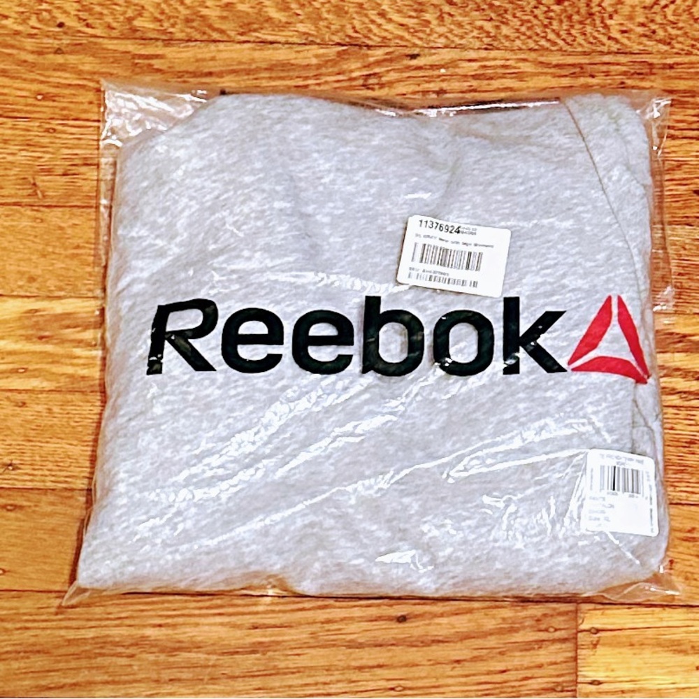 “NEW” Women’s heather gray Reebok sweatpants/joggers with Iconic Logo